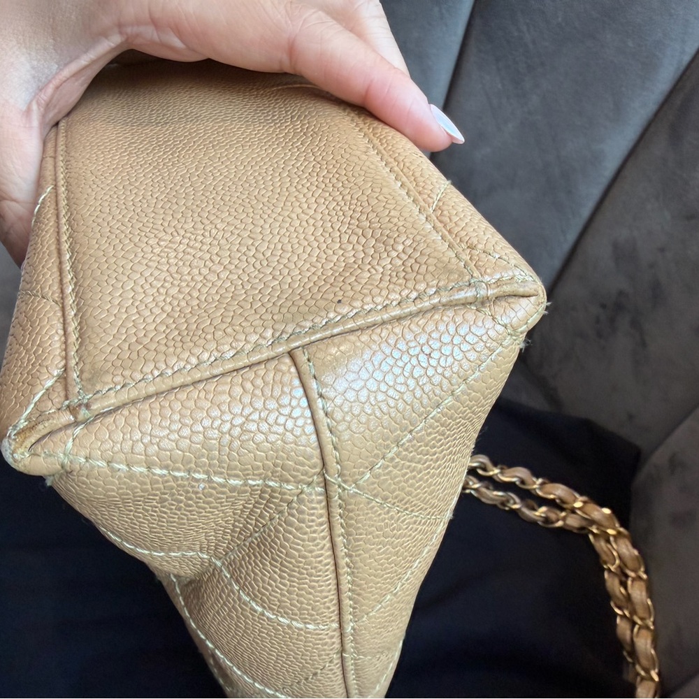 Reserved-Rare Iridescent CHANEL Kelly Vintage Bag - Picture 12 of 17